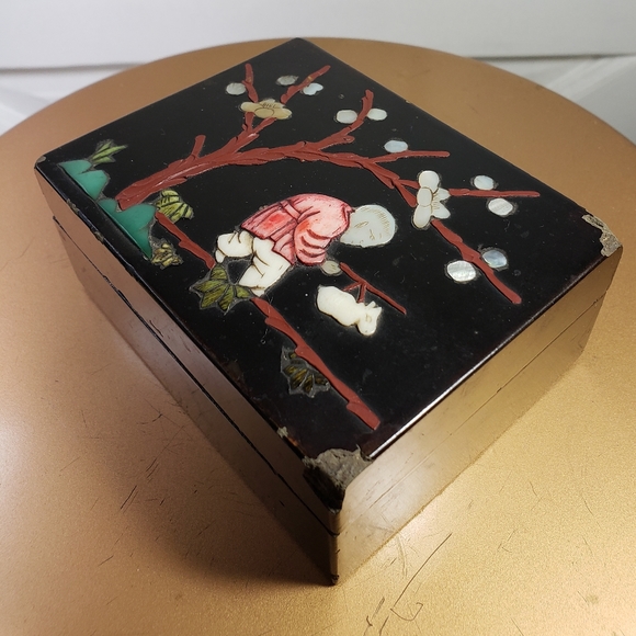 Vintage lacquer box with semi-precious stone decoration - made in China - Picture 7 of 8